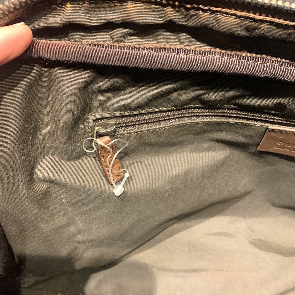 Heavily used Authentic Vintage Gucci Bag - Picture 9 of 10